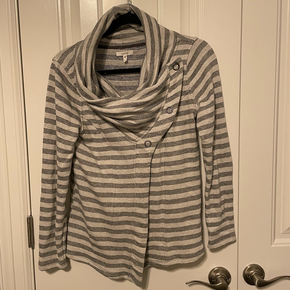 Maurice’s top that is in great condition.